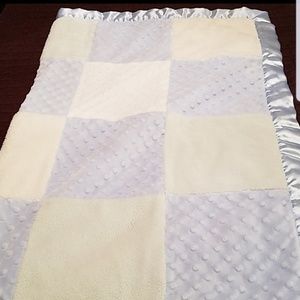 THICK-FUZZY CHECKERED BLANKET